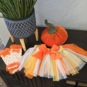 2 PIECE SET PERFECT FOR PICTURES ! AND JUST IN TIME FOR FALL ! WORN 1X